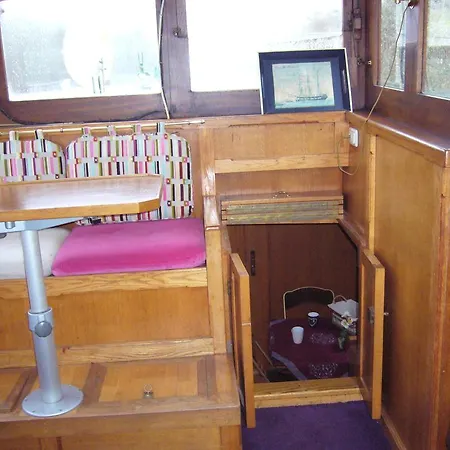 بوتيل Bateau Adriana