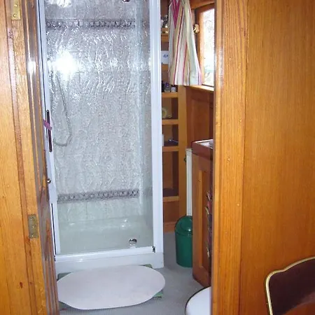 Bateau Adriana بوتيل