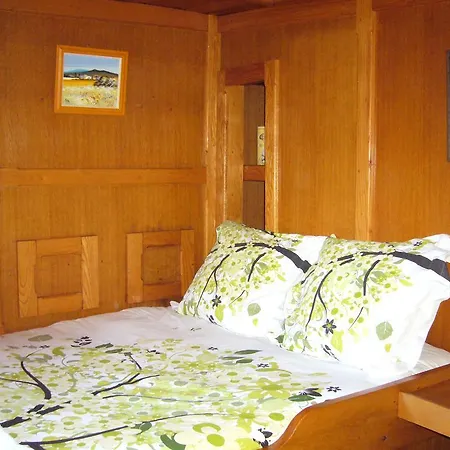 Bateau Adriana بوتيل