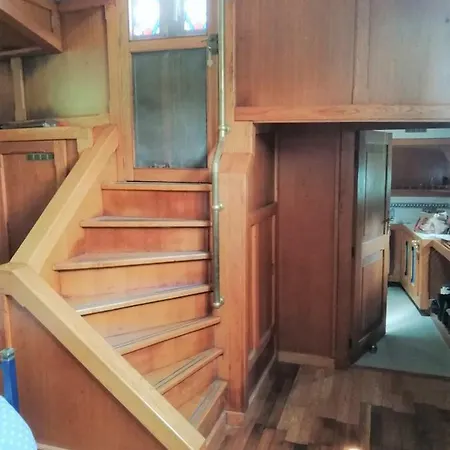 Bateau Adriana بوتيل *